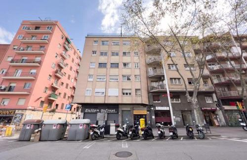 Porta Appartement | BeBarceloner Sant Andreu Apartments - 3 bedrooms