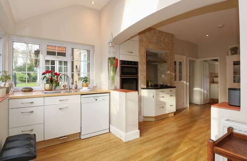 Overstrand Maison | BECKHYTHE COTTAGE, pet friendly, with open fire in Overstrand