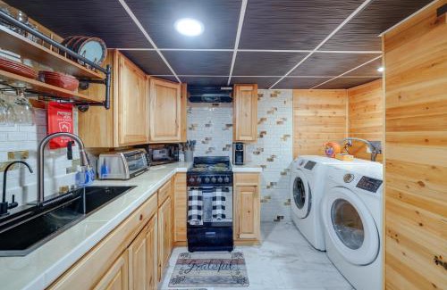 Beckley Appartement | Beckley Studio with Private Hot Tub and Home Gym!
