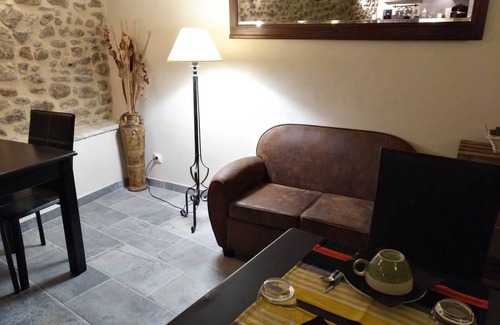 Saint-Jean-de-Valeriscle Appartement | Chambre d'hôtes "La mauresque", 2 personnes, petit déjeuner continental compris