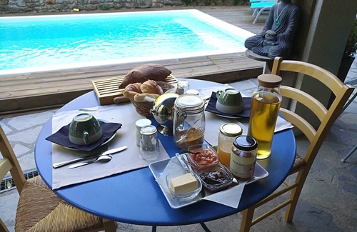 Saint-Jean-de-Valeriscle Appartement | Chambre d'hôtes "La mauresque", 2 personnes, petit déjeuner continental compris