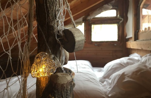 La Chapelle-aux-Naux Maison | Cabane du pêcheur : cabane dans les arbres de charme avec SPA en bords de Loire