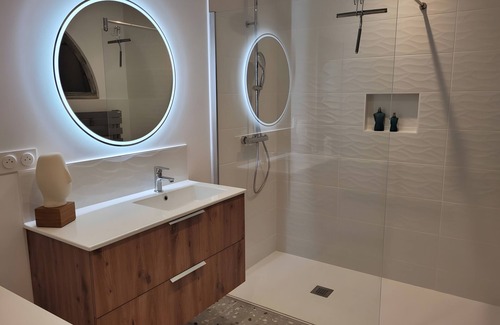 Notre-Dame-de-Riez Lit Et Petit-Déjeuner | Bed and Breakfast 'À 2 Pas Des Plages' with Shared Terrace, Shared Garden and Wi-Fi