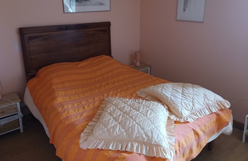 Gilhoc-sur-Ormeze Lit Et Petit-Déjeuner | Bed and breakfast La Rouveure