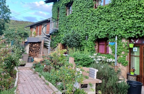 Gilhoc-sur-Ormeze Lit Et Petit-Déjeuner | Bed and breakfast La Rouveure