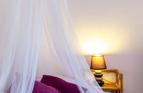 L'Epine Lit Et Petit-Déjeuner | Bed and Breakfast 'Ancolie' with Private Terrace, Shared Garden and Wi-Fi