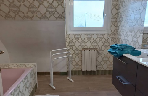 Plogoff Lit Et Petit-Déjeuner | Bed and Breakfast 'Chambre Les Hortensias' with Sea View, Private Terrace and Wi-Fi