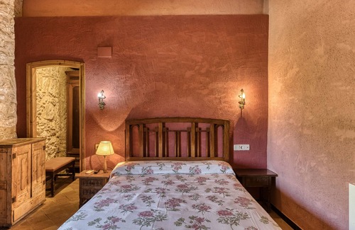 Serra de Daro Lit Et Petit-Déjeuner | Bed and Breakfast 'Fonolleres' with Shared Pool, Wi-Fi and Air Conditioning