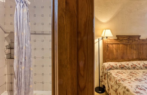 Serra de Daro Lit Et Petit-Déjeuner | Bed and Breakfast 'Estrella' with Shared Pool, Shared Terrace and Shared Garden