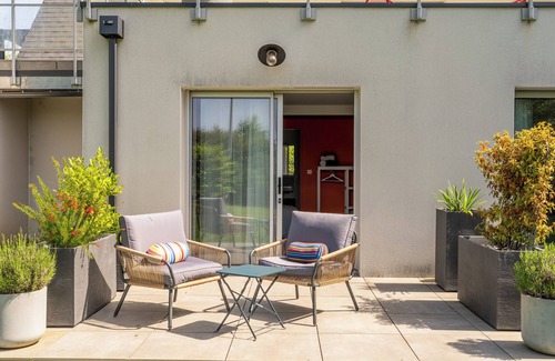Malville Lit Et Petit-Déjeuner | Chambre d'hôtes 'Kerwall - Chambre Double' avec piscine partagée, terrasse privée et Wi-Fi
