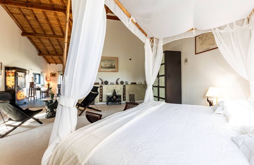 Bazas Lit Et Petit-Déjeuner | Bed and Breakfast 'Le Palmier Exotique' with Shared Pool, Shared Terrace, and Wi-Fi