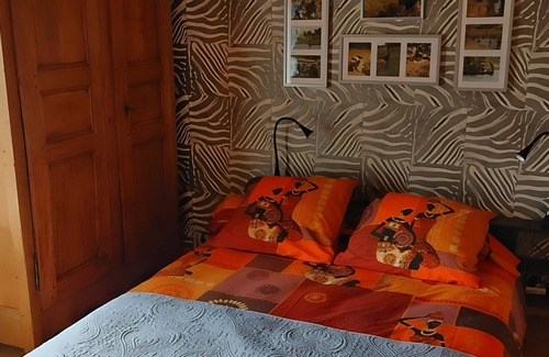 Queige Lit Et Petit-Déjeuner | Bed and Breakfast 'Les Glairots - Chambre Provençale' with Mountain View, Shared Terrace and Wi-Fi