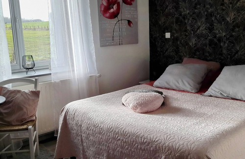 Robecourt Lit Et Petit-Déjeuner | Bed and breakfast on a farm close to the freeway.