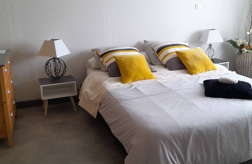 Robecourt Lit Et Petit-Déjeuner | Bed and breakfast on a farm close to the freeway.