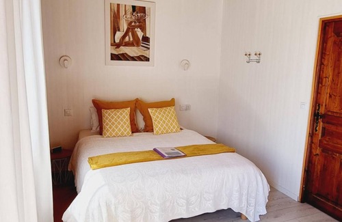La Salvetat-sur-Agout Maison | Bed and breakfast 'Saints-Peyres' with Shared Terrace, Wi-Fi