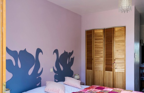 Gabillou Lit Et Petit-Déjeuner | Bed and Breakfast 'Safran' with Private Terrace, Shared Garden and Wi-Fi