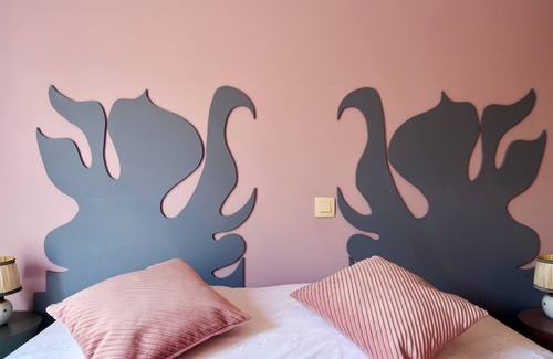 Gabillou Lit Et Petit-Déjeuner | Bed and Breakfast 'Safran' with Private Terrace, Shared Garden and Wi-Fi