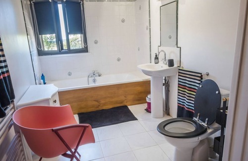 Touget Lit Et Petit-Déjeuner | Chambre d'hôtes, Sonia. Ancienne bergerie au calme avec piscine et vue panoramic