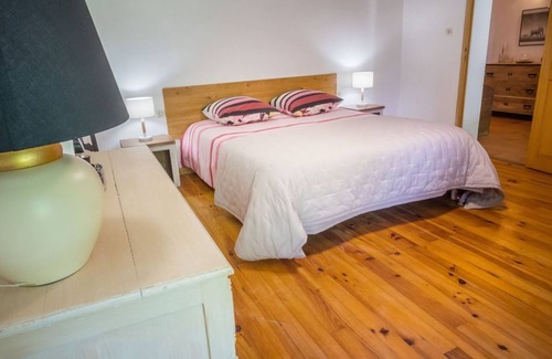 Touget Lit Et Petit-Déjeuner | Chambre d'hôtes, Sonia. Ancienne bergerie au calme avec piscine et vue panoramic