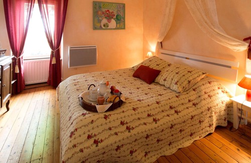 Naillat Maison | Suite familiale 8 couchages 3 chambres D'hôtes 6 adul. 2 ados voir les détails