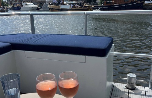 Bunschoten Location De Bateaux | Bed and B-ootje in the harbor of Spakenburg