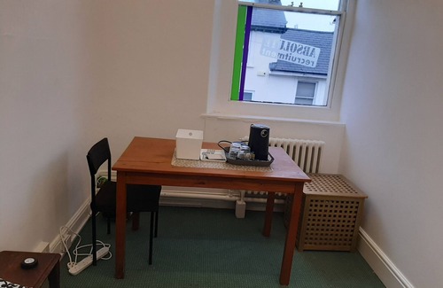 Newport Appartement | Bed, Contl Breakfast, Newport, Wales, Near Train