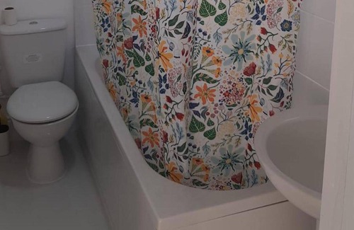 Newport Appartement | Bed, Contl Breakfast, Newport, Wales, Near Train