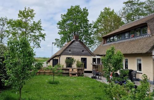 Ryptsjerk Appartement | Bed en stal 'Het Woudhuisje'