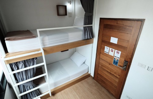 Lak Si Hôtel | Bed in 6-bed Female Dorm Shared Bathroom With a Shared Social Area
