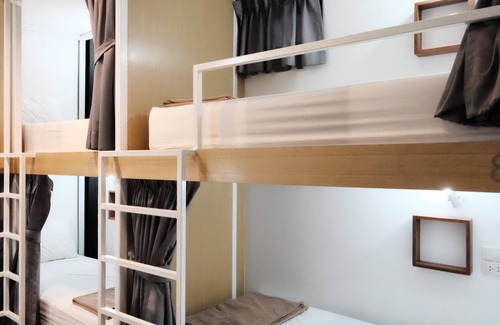 Lak Si Hôtel | Bed in 8-bed Mixed Cabin Dorm With a Shared Kitchen and a Social Area