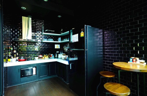 Lak Si Hôtel | Bed in 8-bed Mixed Cabin Dorm With a Shared Kitchen and a Social Area