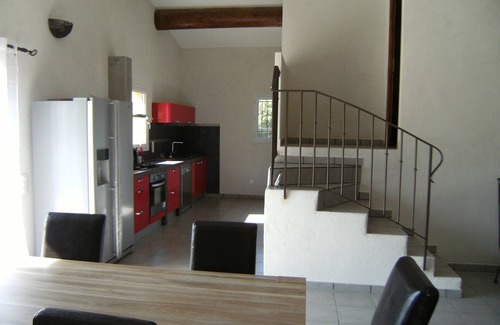 Bedoin Villa | Bedoin Villa neuve ( 100m centre village) pied du Ventoux, piscine privée