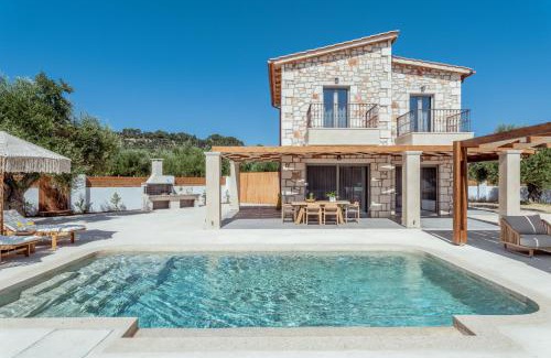 Ano Vasilikos Villa | Bedrock beachside villa with private pool