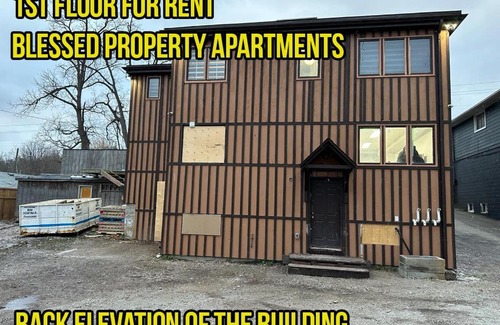 Rockwood Maison | Bedroom for couple with free parking