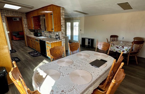 Tucson Maison | Bedroom has 2 twin beds