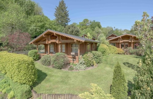 Aymestrey Cabine | 'Beech' Log cabin with hot tub