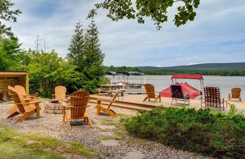 Drums Maison | Beech Mt Lakefront Gem! Hot Tub, Kayaks, Billiards