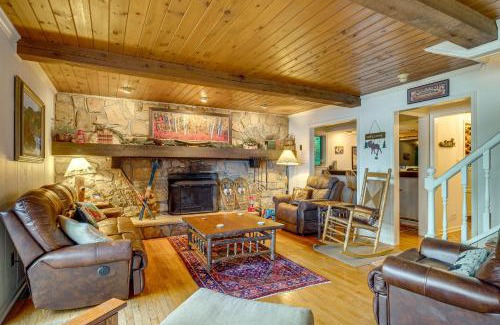 Drums Maison | Beech Mt Lakefront Gem! Hot Tub, Kayaks, Billiards
