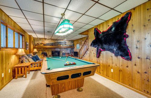 Drums Maison | Beech Mt Lakefront Gem! Hot Tub, Kayaks, Billiards