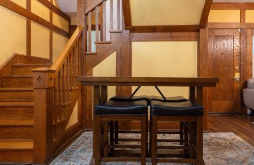 Bridgeport Maison | Beechmont-Charming Colonial for Events and Getaways!