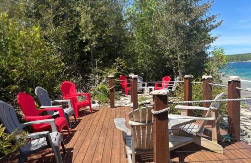 Lion's Head Maison | Beeshore Lakehouse Waterfront Bliss & Comfort