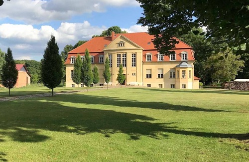 Heiligengrabe Appartement | Beethoven Apartment - Schloss Grabow, Resting Place & a Luxury Piano Collection Re