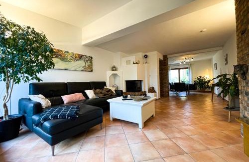 Roedermark Appartement | Behagliches Haus mit Kamin und romantischem Garten