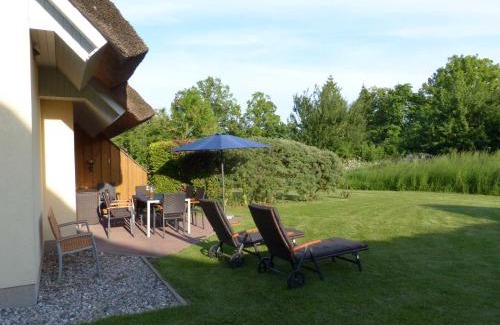 Puddemin Maison | Behagliches Reetdachhaus Eibe 1