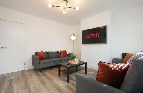 Sheffield Maison | Beighton - 3 Bed Spacious Home with FREE Parking, Great for Groups & Families - Hosted by Stay Host Save