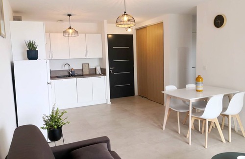 Sotta Appartement | Bel Appartement en rez-de-jardin avec vue montagne.