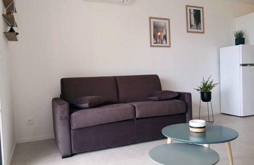 Sotta Appartement | Bel Appartement en rez-de-jardin avec vue montagne.