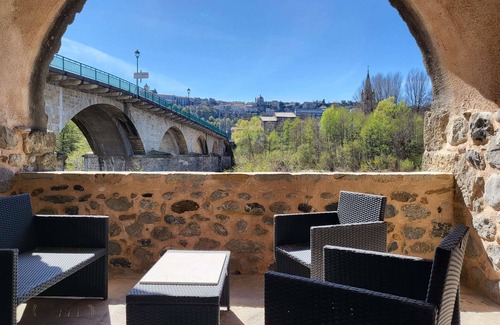 Aubenas Appartement | Bel appartement en sud Ardèche au bord de la rivière