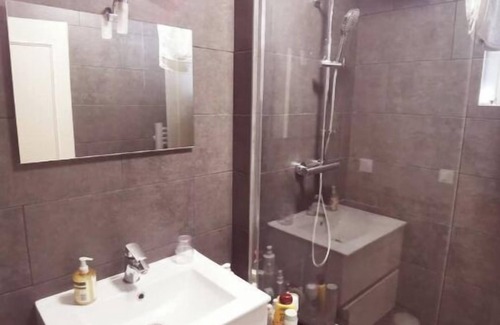Brequigny Appartement | Bel Appartement Proche Toutes Commodités + Parking