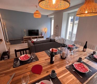 Bagneres-de-Luchon Appartement | Bel appartement T3 au 1er étage avec cour intérieure au RDC - Villa Marie